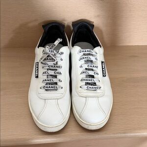 CHANEL Sneakers 39